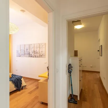 Wellstay Downtown - Guest house
